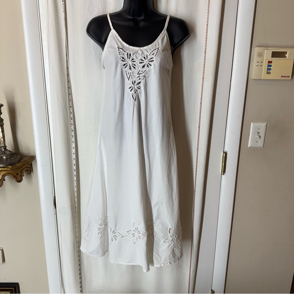 Vintage Women's Dunia Floral Embroidered Nightgown